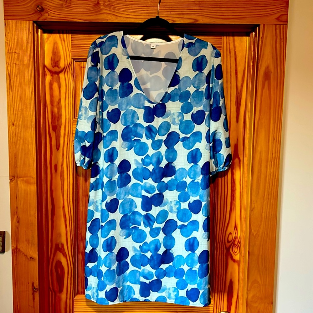 Cute light weight dress, XL, no designer information.